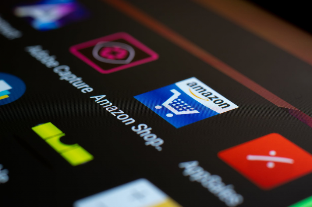 amazon logo