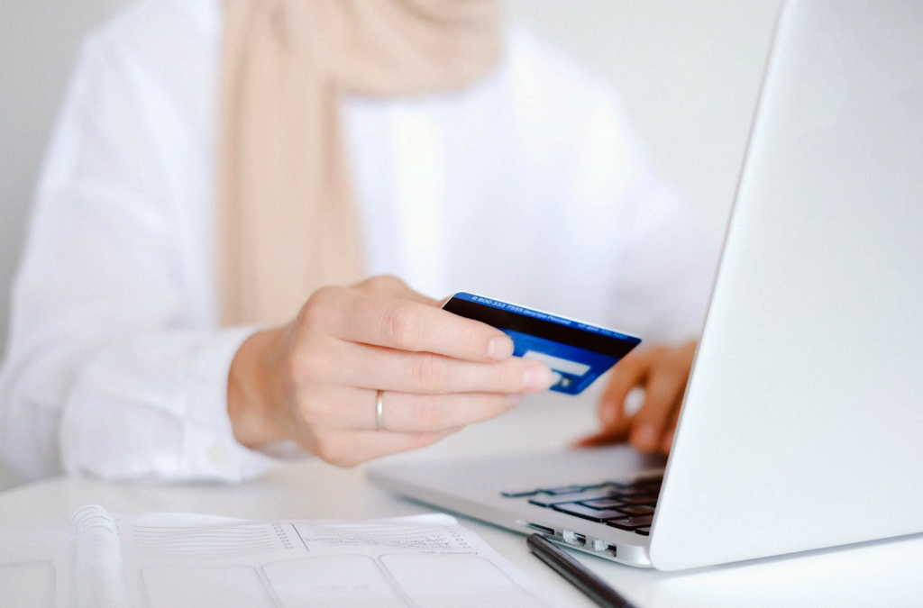 Lady buying online
